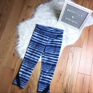 Under Armour XS Blue Cropped Athletic Workout Pant